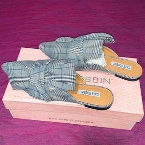 NWOT NEW CAPE ROBBIN SLIP-ON FLATS